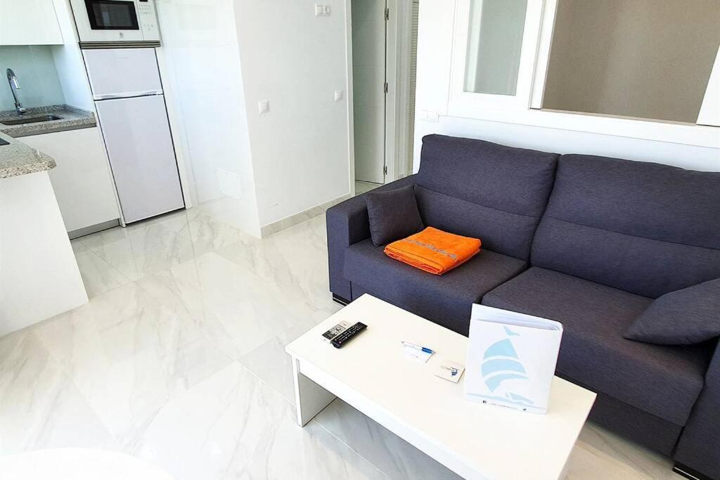 Skol 521. Fantastic Studio On The Beachfront For Holiday Rental. Marbella Exterior photo