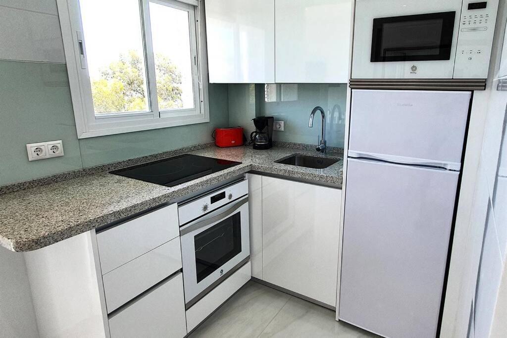 Skol 521. Fantastic Studio On The Beachfront For Holiday Rental. Marbella Exterior photo