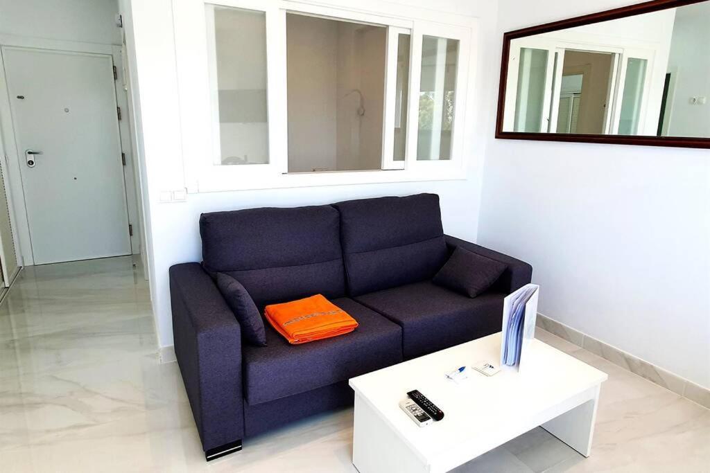 Skol 521. Fantastic Studio On The Beachfront For Holiday Rental. Marbella Exterior photo